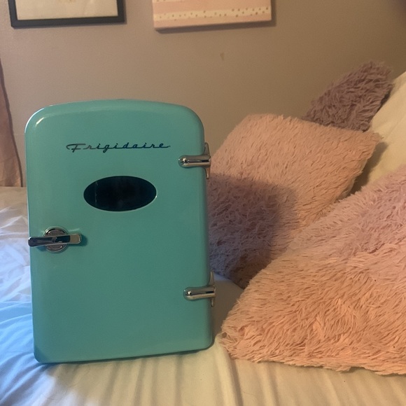 Mini fridge - Picture 4 of 4